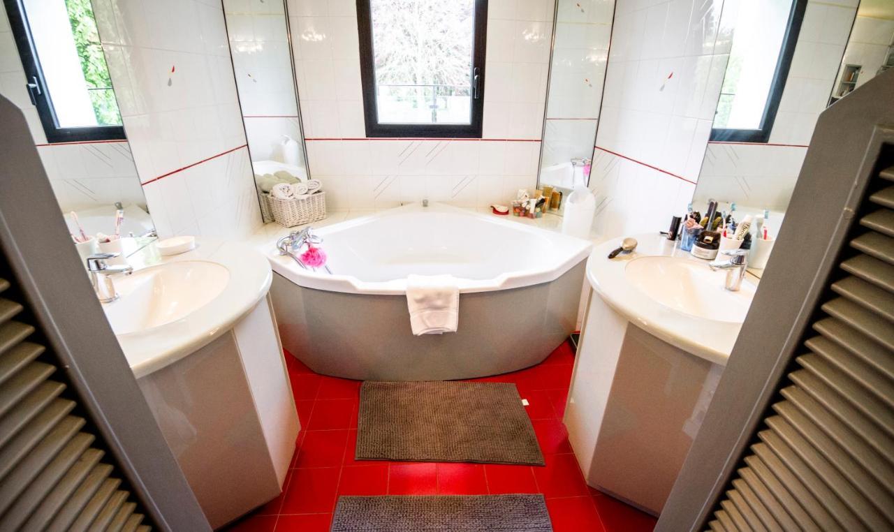 Le Champ Du Renne Bed & Breakfast Le Mans Dış mekan fotoğraf